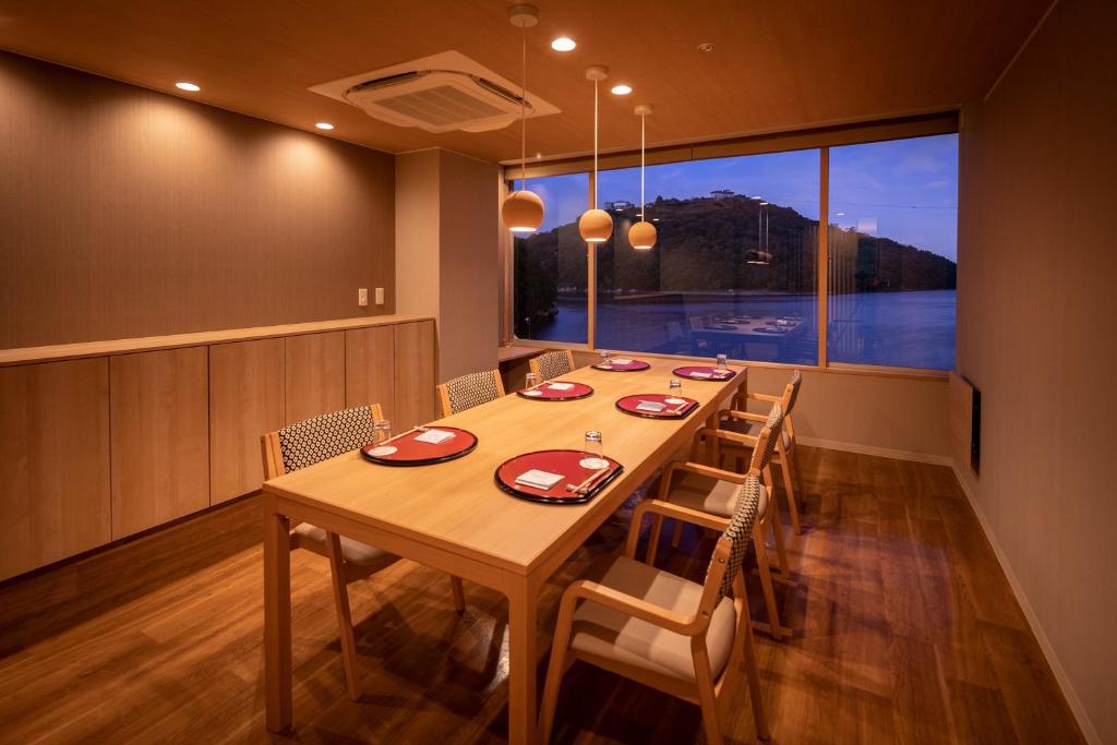 Sansuikan Kinryu Dining Room View