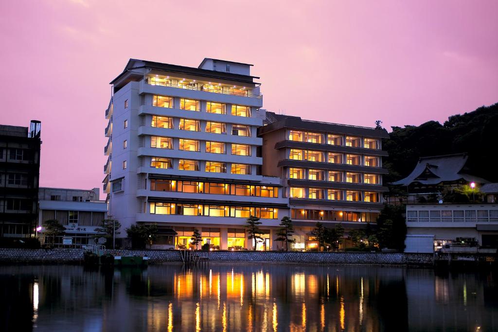 Sansuikan Kinryu Exterior Night