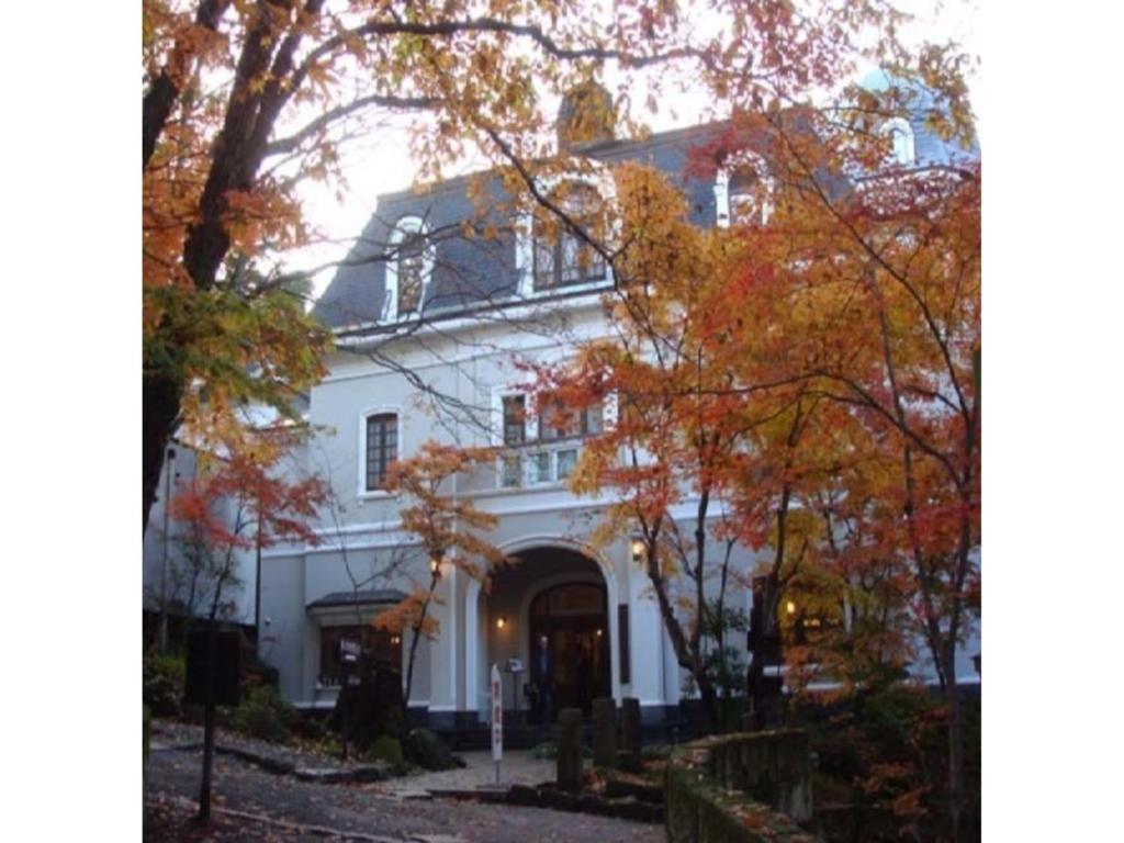 Sanyo Hotel Autumn Entrance