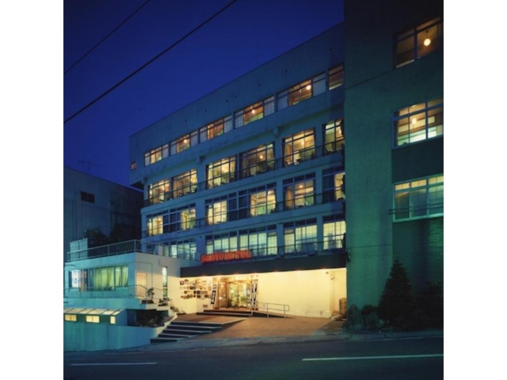 Sanyo Hotel Exterior Night
