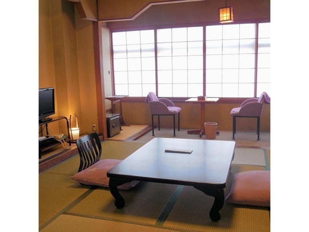Sanyo Hotel Tatami Room Table Chairs