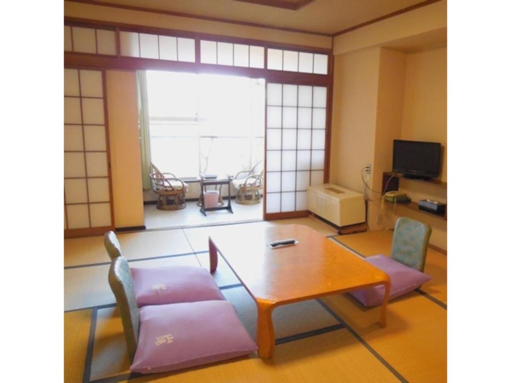 Sanyo Hotel Tatami Room Table