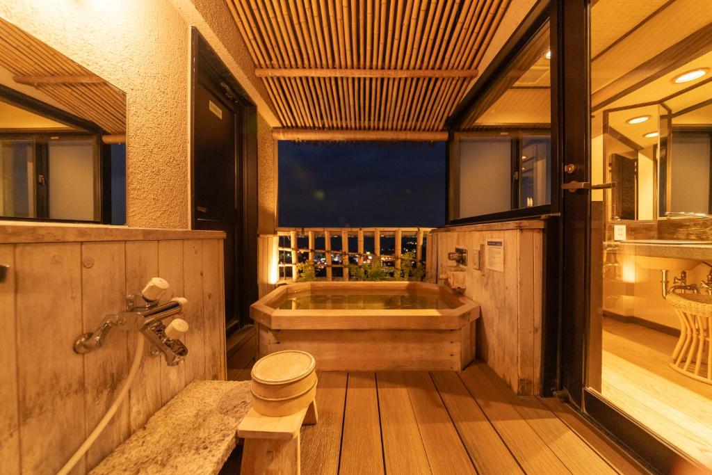 Sato Yu Mukashibanashi Yuzanso Private Onsen Night View