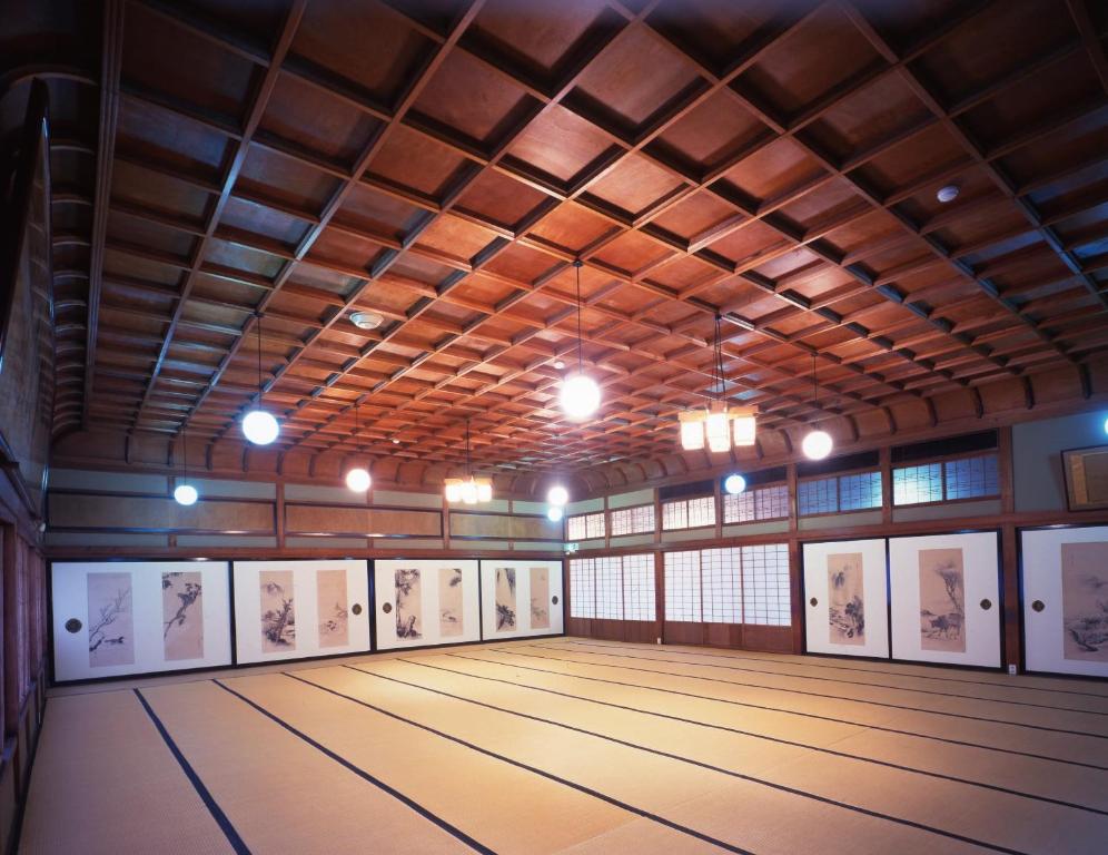 Seikiro Ryokan Historical Museum Hotel Large Tatami Room