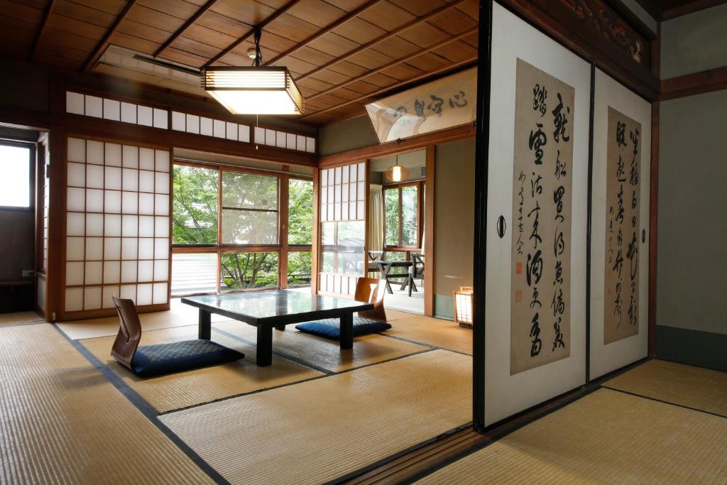 Seikiro Ryokan Historical Museum Hotel Tatami Room Shoji Doors