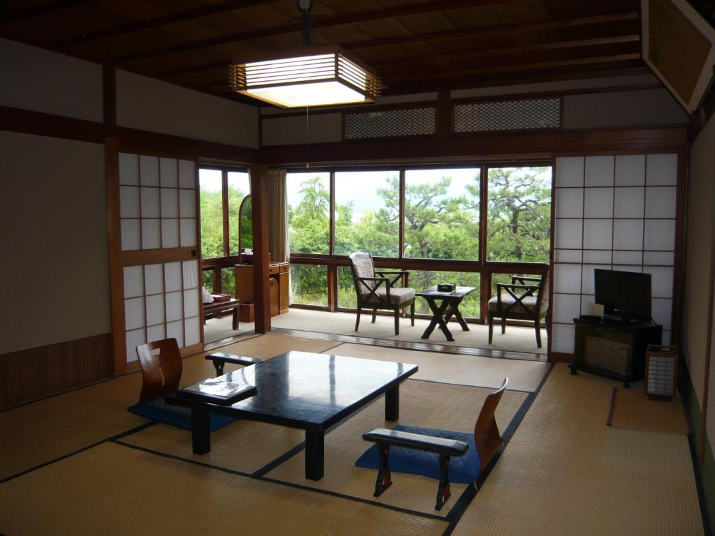 Seikiro Ryokan Historical Museum Hotel Tatami Room Tea Table View