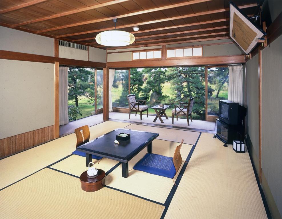Seikiro Ryokan Historical Museum Hotel Tatami Room Tea Table