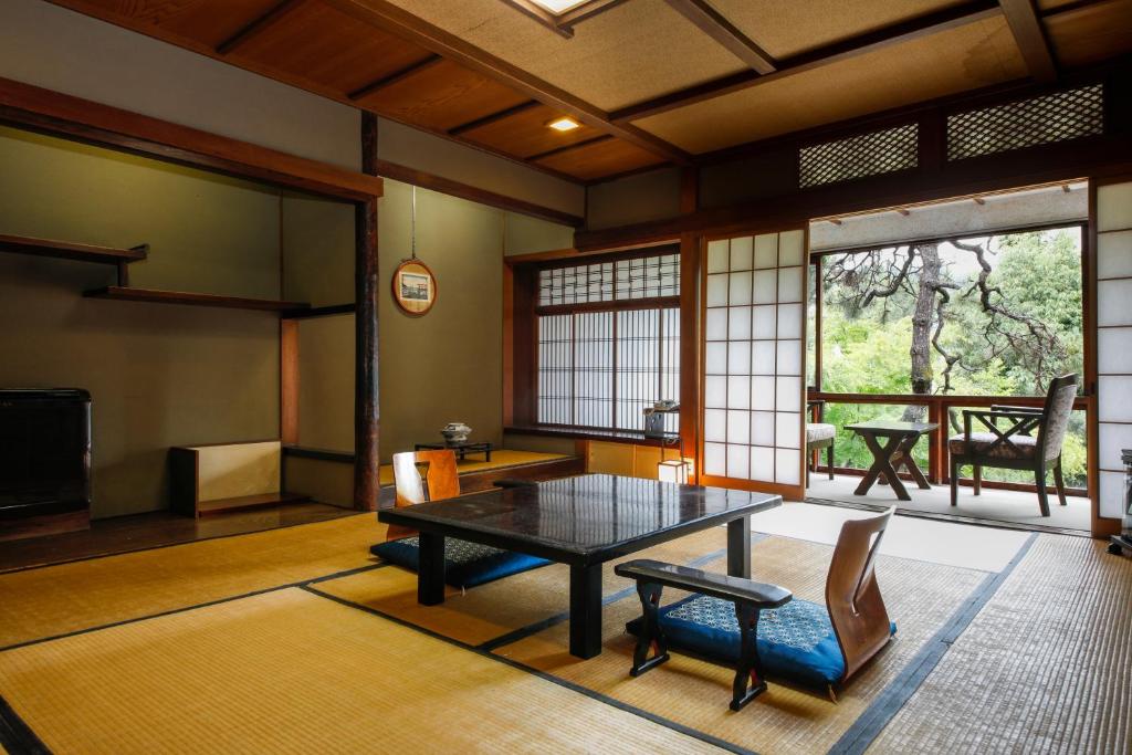 Seikiro Ryokan Historical Museum Hotel Traditional Tatami Room