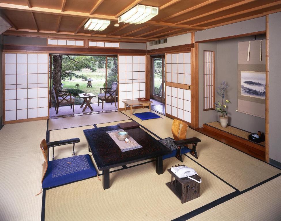 Seikiro Ryokan Historical Museum Hotel Traditional Tatami Room