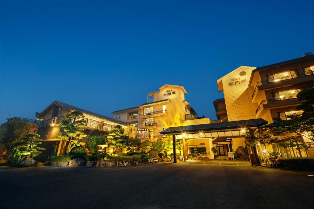 Seiryuso Yamaga Onsen Exterior Night