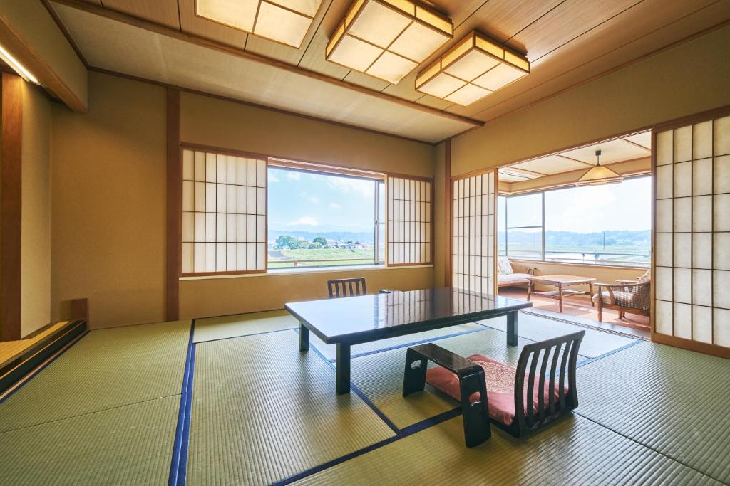 Seiryuso Yamaga Onsen Tatami Room Table