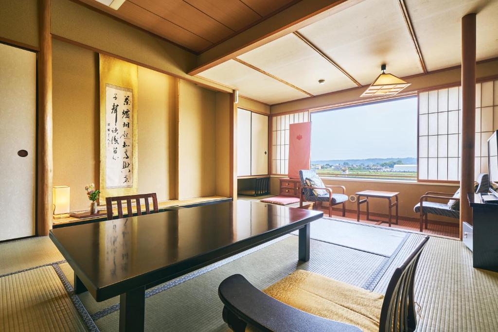 Seiryuso Yamaga Onsen Tatami Room With View