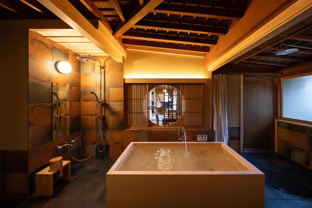 Sekitei Onsen Bathroom