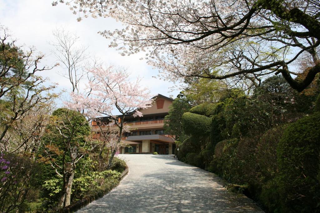 Senkyoro Cherry Blossoms Path