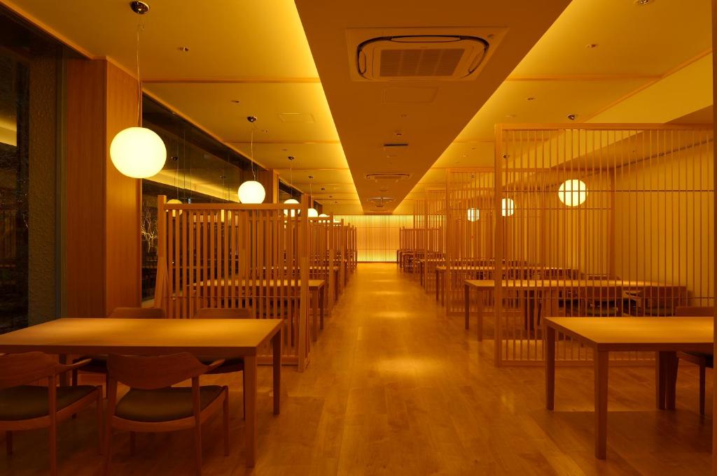 Senkyoro Dining Room Wooden Tables