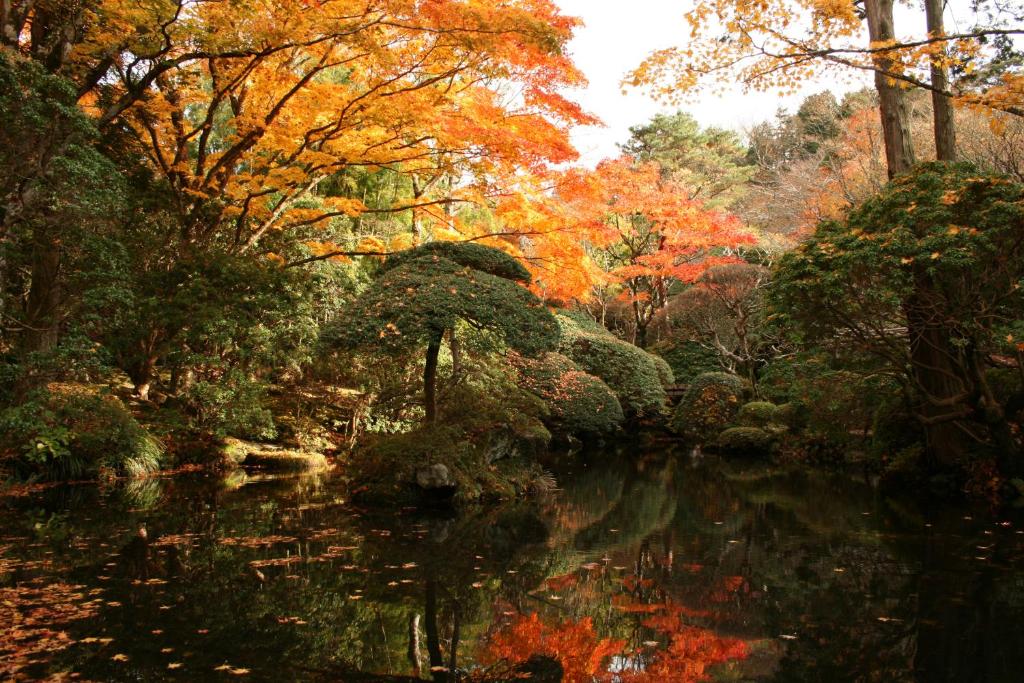 Senkyoro Japanese Garden Autumn