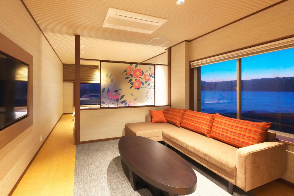 Senoumi Lounge View