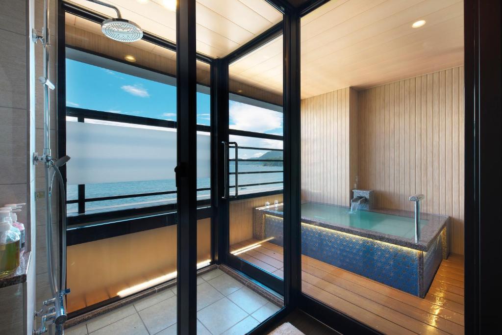 Senoumi Onsen Bath With Ocean View