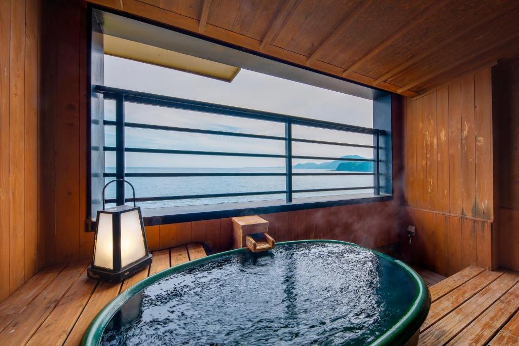 Senoumi Onsen Tub Ocean View
