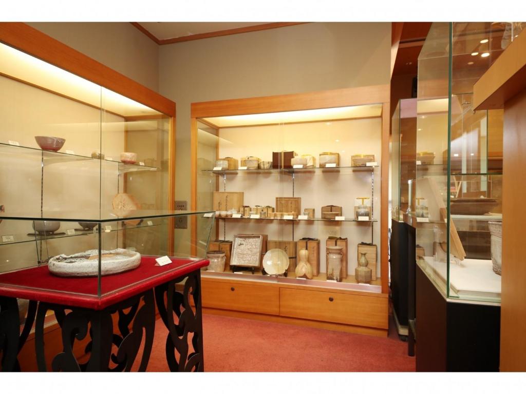 Senshunraku Display Case