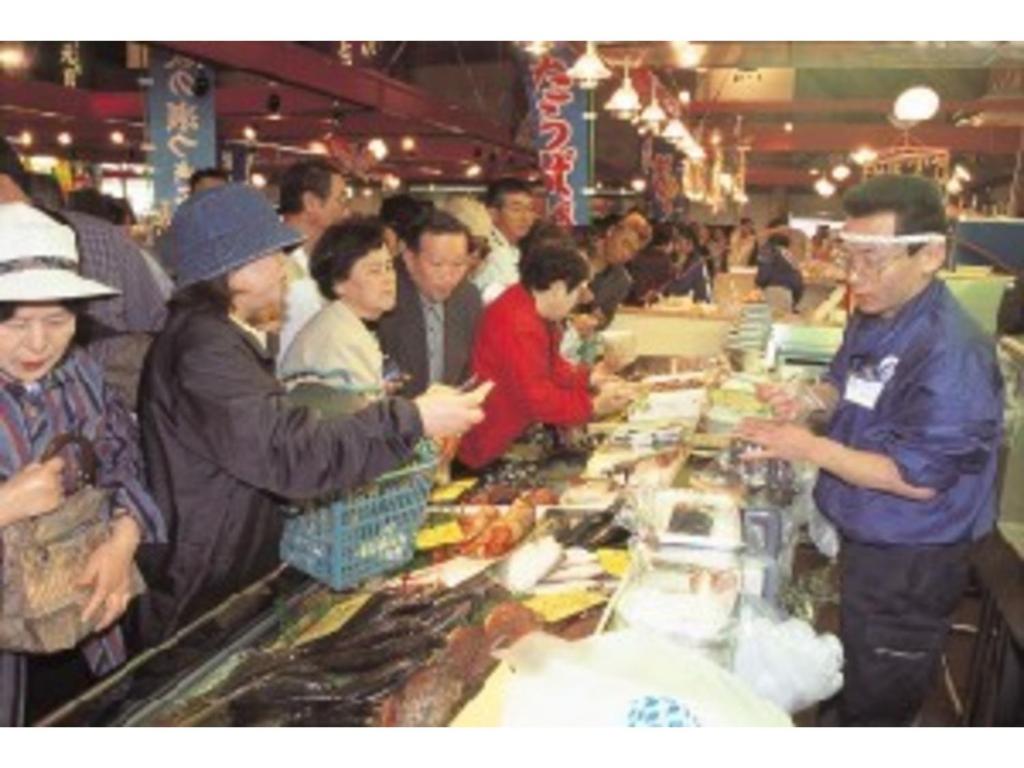Senshunraku Market Scene