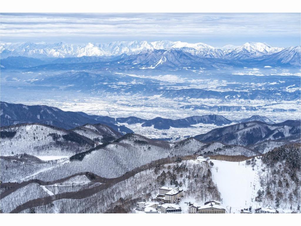 Shiga Park Hotel Mountains Snowy Landscape