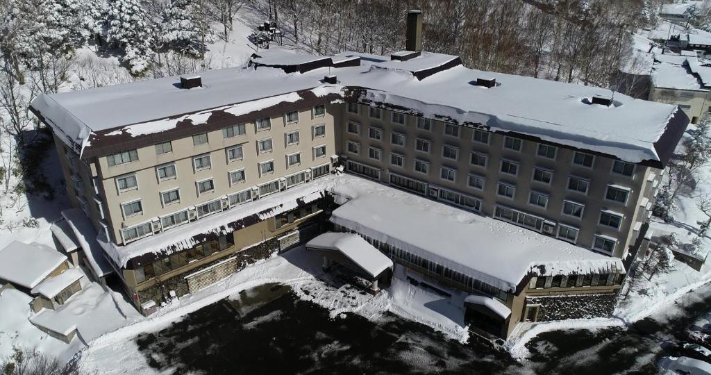 Shiga Park Hotel Snowy Exterior