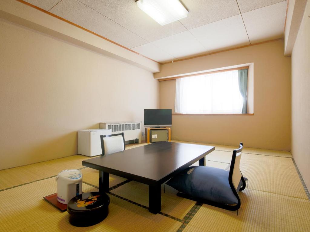 Shiga Park Hotel Tatami Room Tea Table