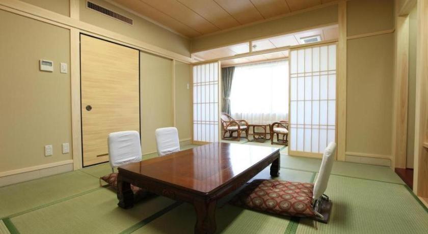 Shigisan Kanko Hotel Tatami Room Table