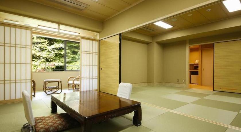 Shigisan Kanko Hotel Tatami Room Tea Table