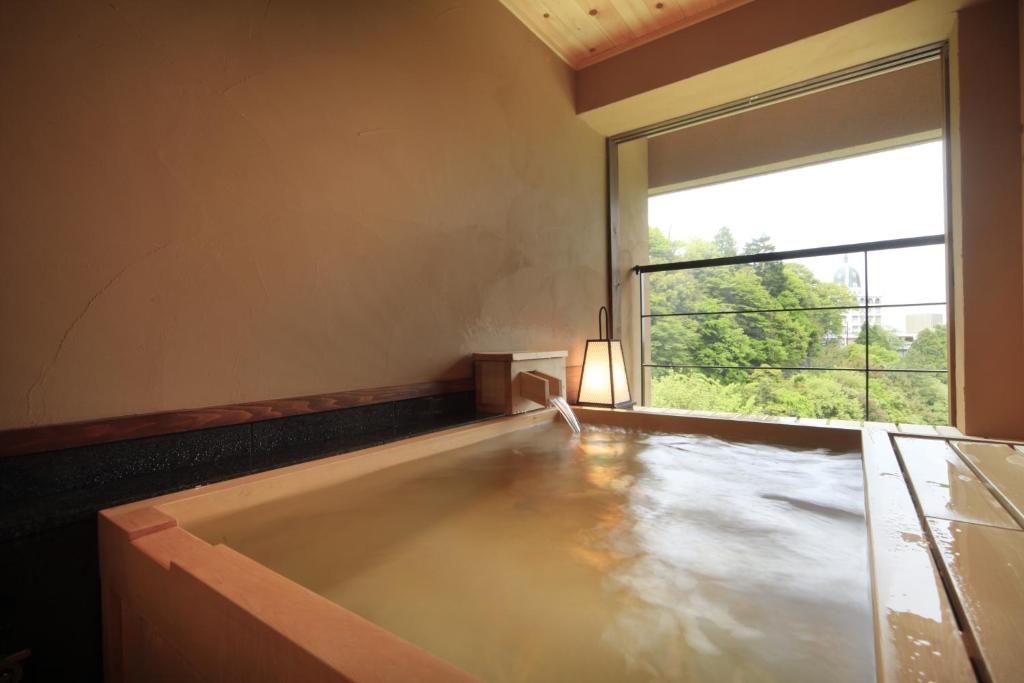 Shikanoyu Hotel Onsen Bath With View