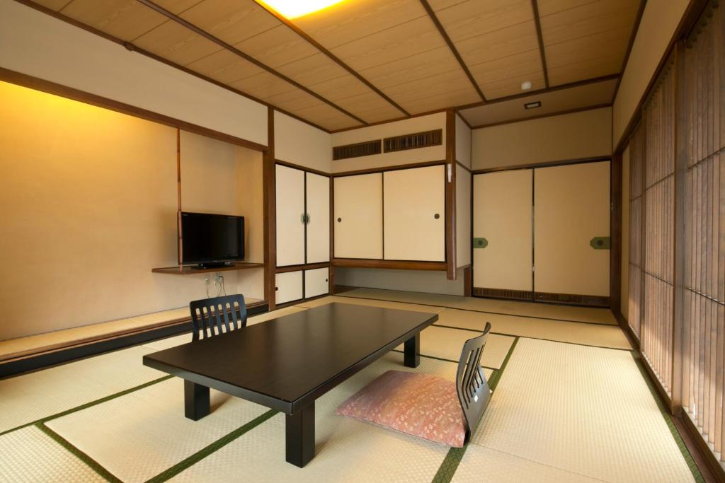 Shikanoyu Hotel Tatami Room Table Chairs