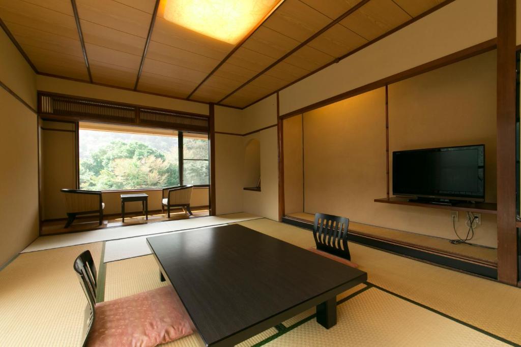 Shikanoyu Hotel Tatami Room Tv View