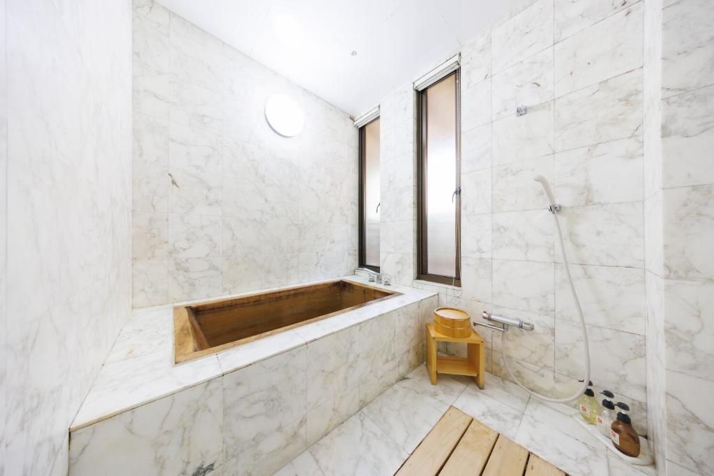 Shikitei Marble Bathroom