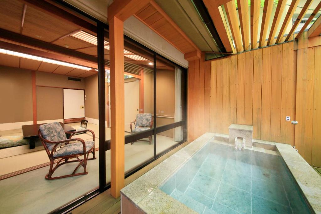 Shikitei Onsen Tatami Room