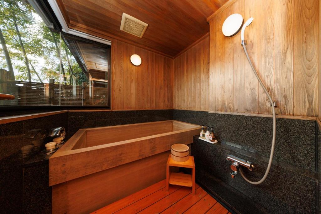 Shikitei Wooden Bathroom