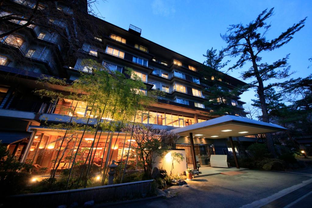 Shimobe Hotel Exterior At Dusk