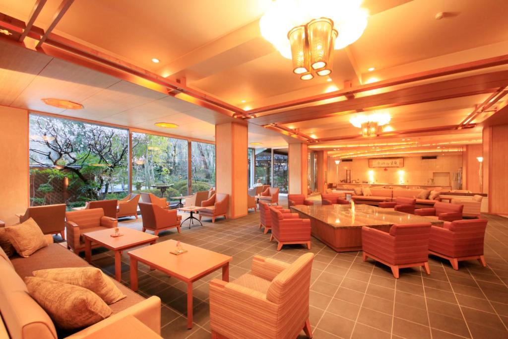 Shimobe Hotel Lobby Seating Area