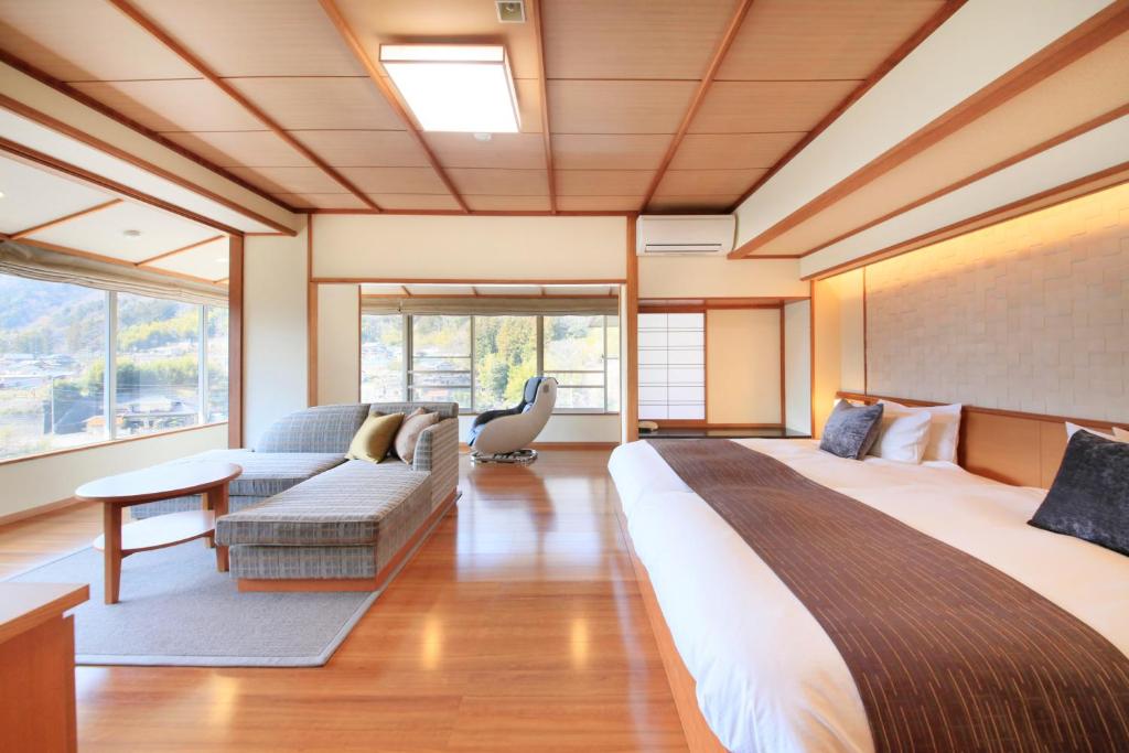 Shimobe Hotel Spacious Room