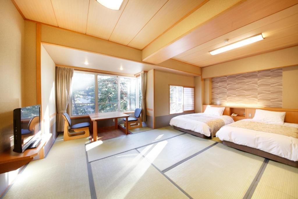 Shimobe Hotel Tatami Room Beds Mountain View