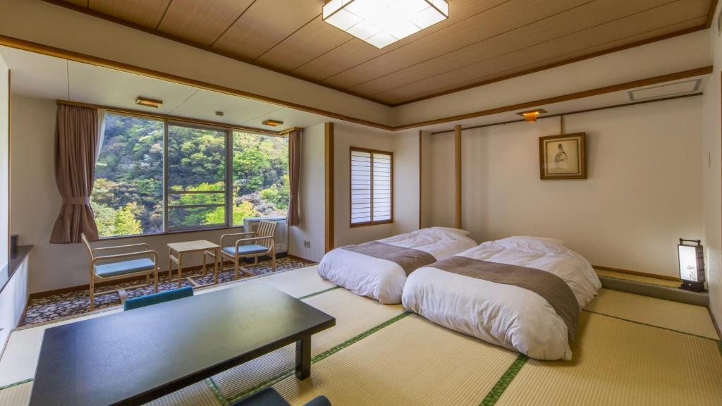 Shimobe Hotel Tatami Room Futons Window View