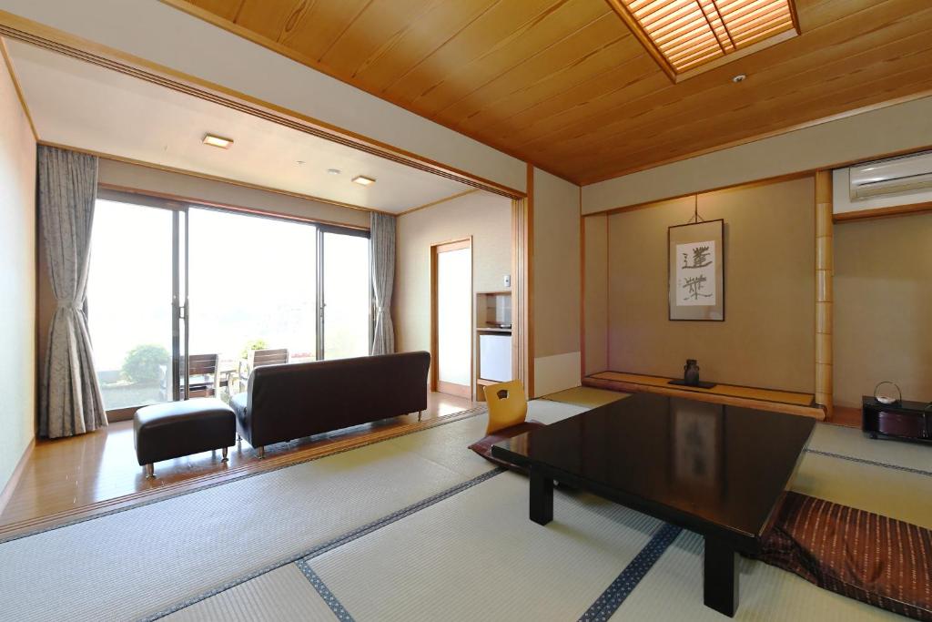 Shimoda Yamatokan Traditional Room