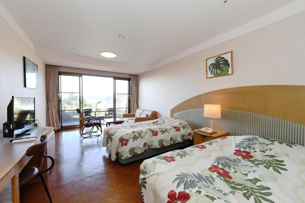 Shimoda Yamatokan Twin Room Balcony View