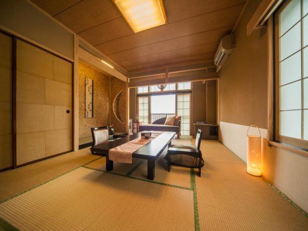 Shimofujiya Japanese Tatami Room