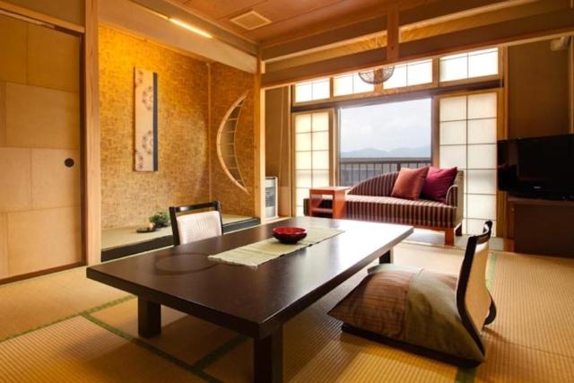 Shimofujiya Traditional Tatami Room