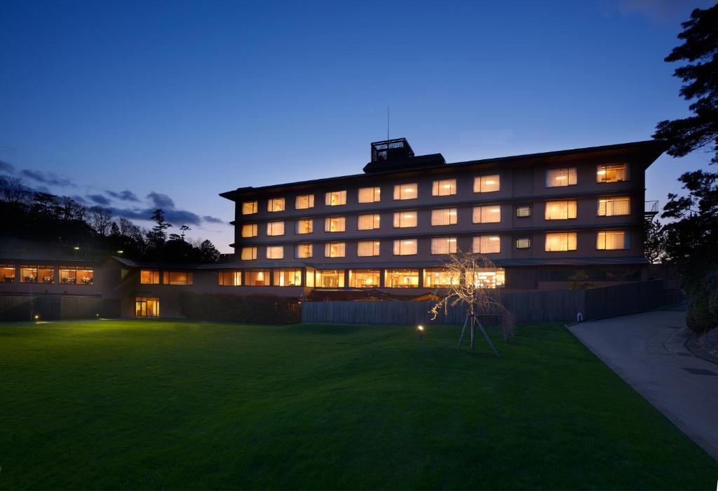 Shioji Tei Ryokan Exterior Night