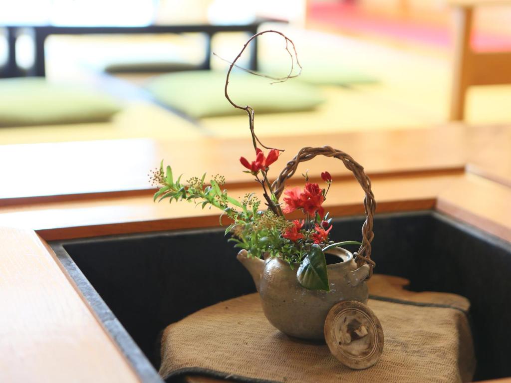 Shirafune Grand Hotel Flower Arrangement
