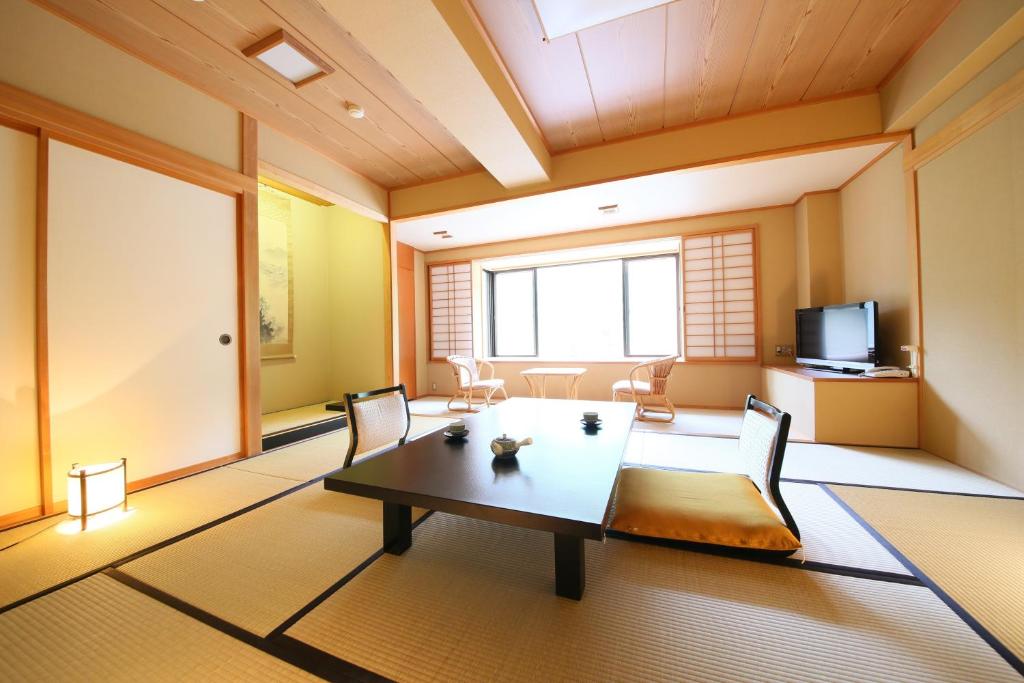 Shirafune Grand Hotel Tatami Room Tea Table