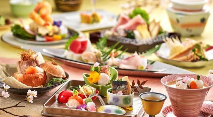 Shiratama No Yu Senkei Kaiseki Dishes