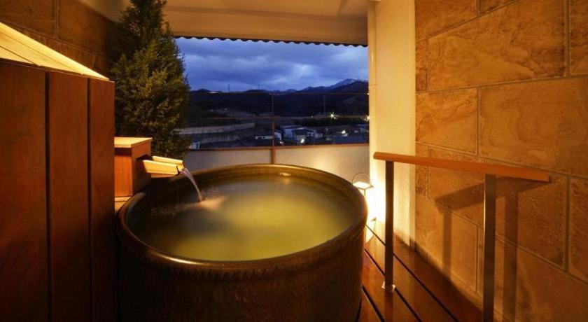 Shiratama No Yu Senkei Private Outdoor Onsen